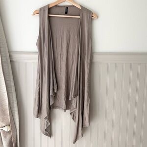 Made By Johnny Soft Beige Draped Open Front Sleeveless Cardigan size large